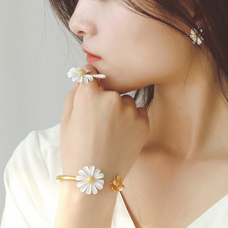 Style Cute Small Daisy Flower Stud Earrings