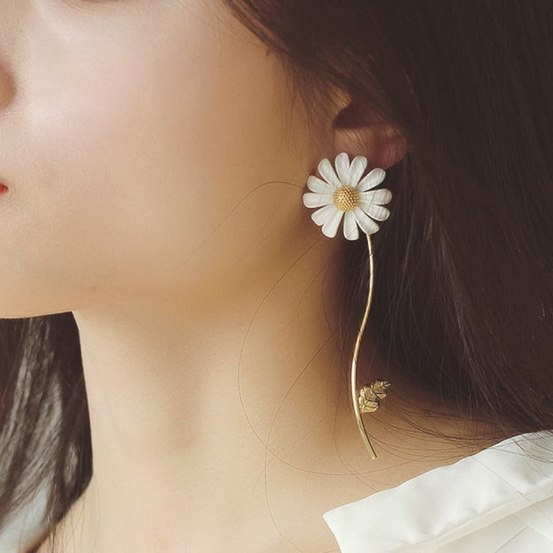 Style Cute Small Daisy Flower Stud Earrings